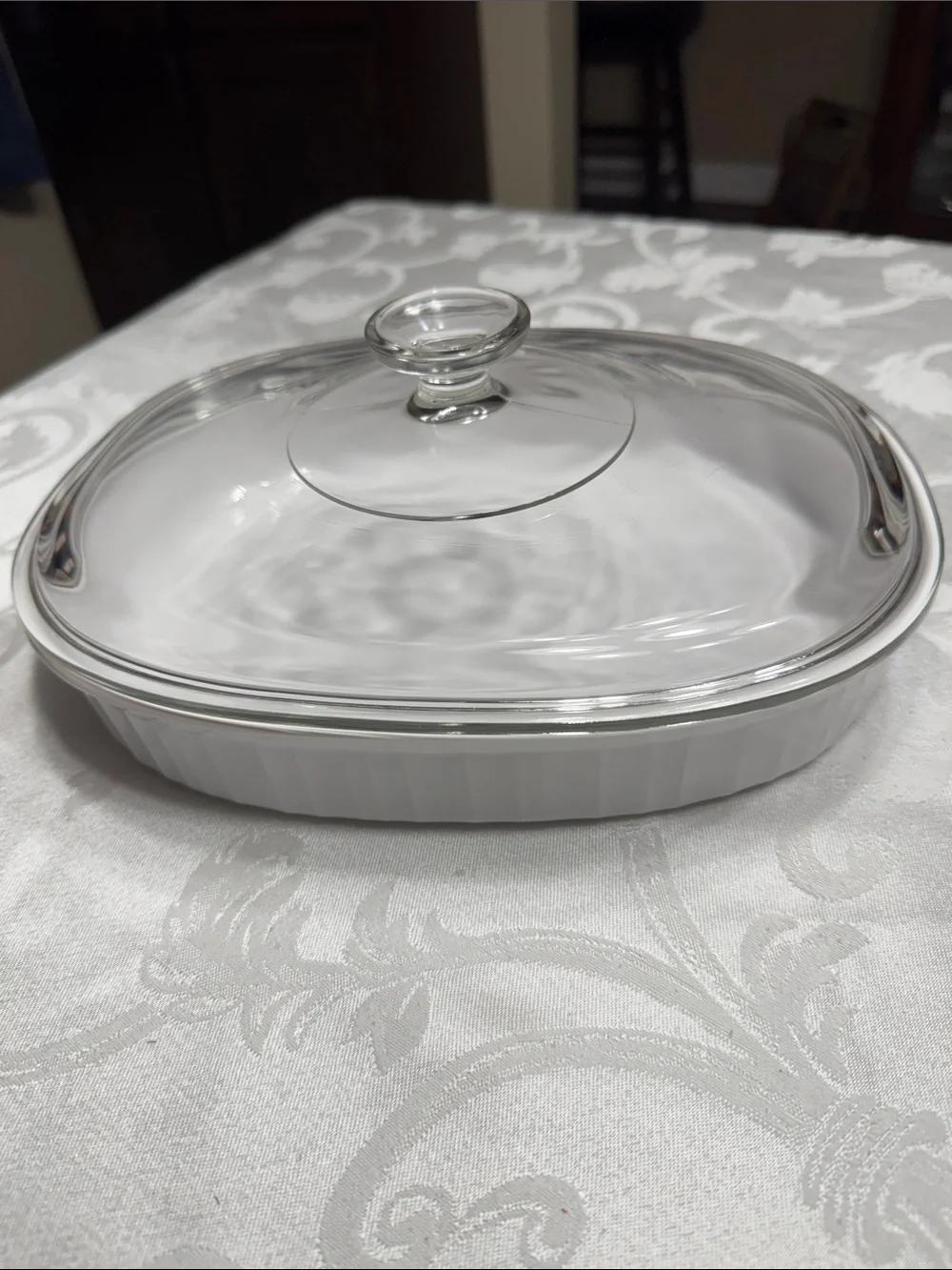 Corning ware French white  oval casserole with lid.   Size 1.8ltr.